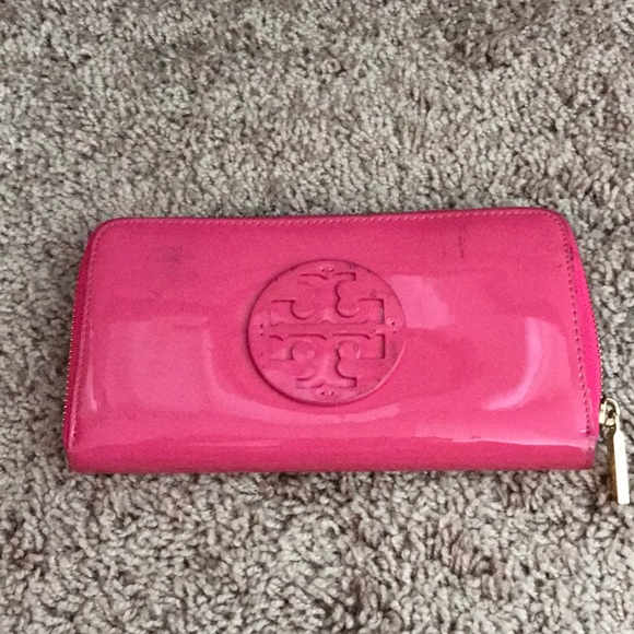 tory burch hot pink wallet